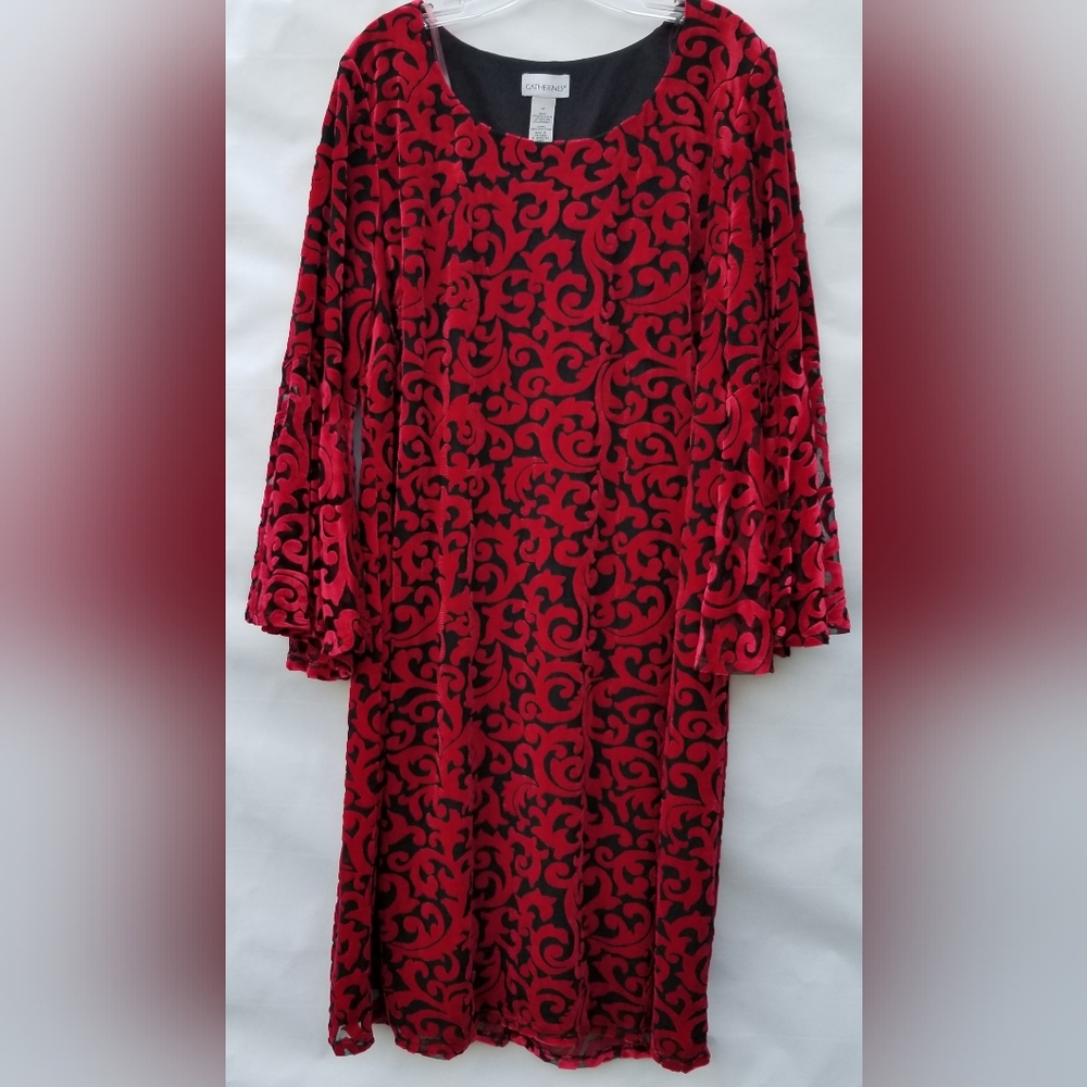 Catherines Womans Size 1X Dress Long Bell Sleeve Red Black Textured